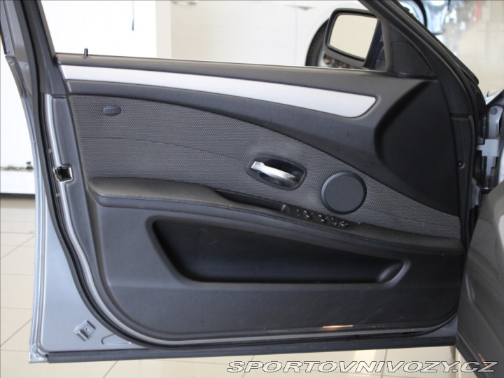 BMW 5 3,0 525d R6 145kW PANORAM 2009