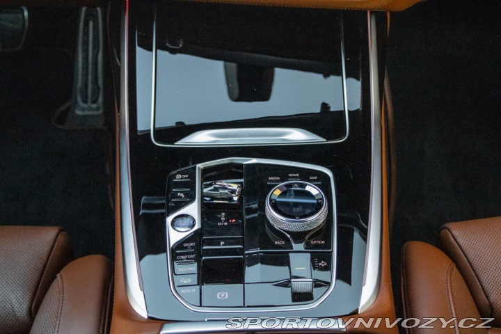 BMW X7 xDrive M60i mHEV A/T 2024