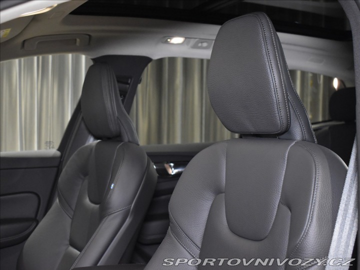 Volvo Ostatní modely XC60 2,0 T6 AWD Plus Bright 2025