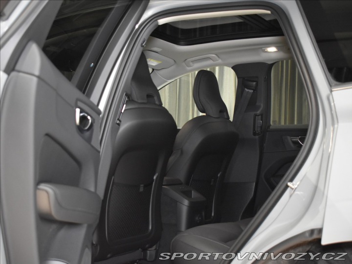 Volvo Ostatní modely XC60 2,0 T6 AWD Plus Bright 2025