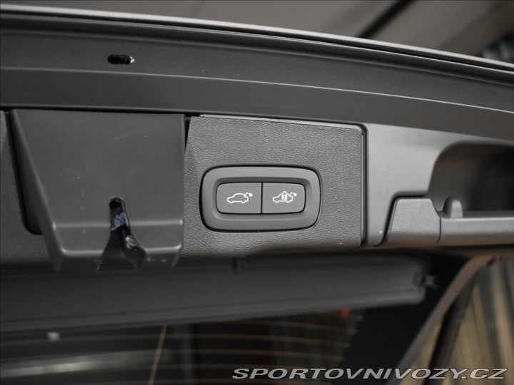 Volvo Ostatní modely XC60 2,0 T6 AWD Plus Bright 2025