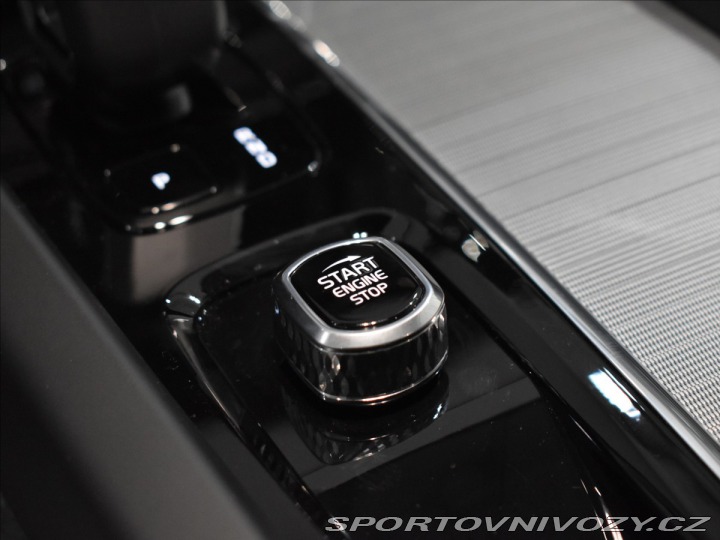Volvo Ostatní modely XC60 2,0 T6 AWD Plus Bright 2025
