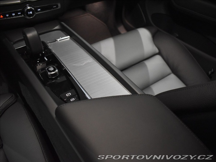 Volvo Ostatní modely XC60 2,0 T6 AWD Plus Bright 2025