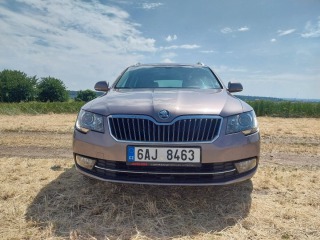 Škoda Superb 2,0   103 KW navi ,Xenon,