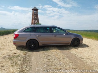 Škoda Superb 2,0 103 KW navi ,Xenon, 2013