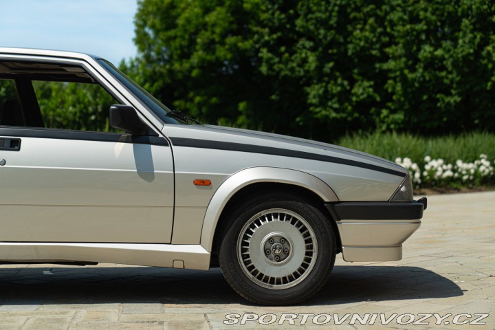 Alfa Romeo Ostatní modely 75 2.0 1989