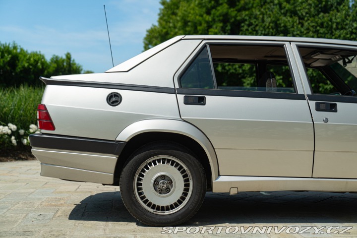 Alfa Romeo Ostatní modely 75 2.0 1989
