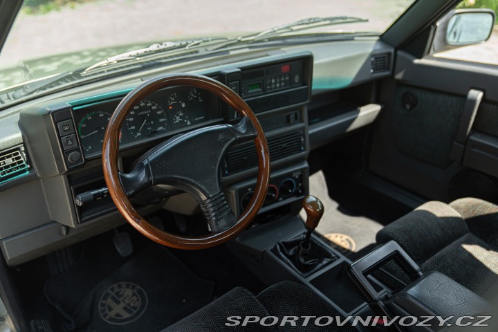 Alfa Romeo Ostatní modely 75 2.0 1989
