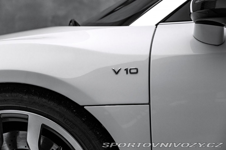 Audi R8 Akrapovič 2011