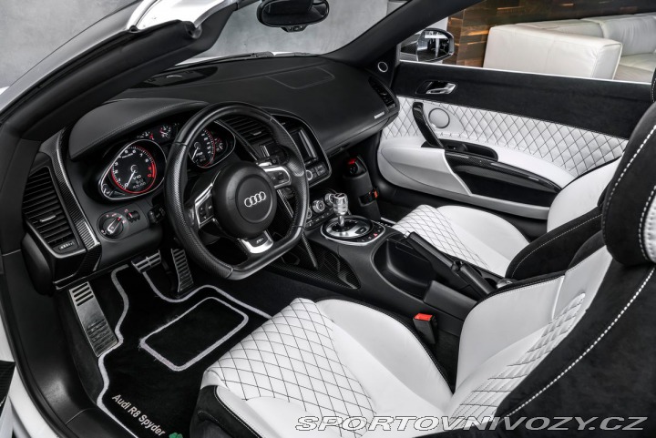 Audi R8 Akrapovič 2011