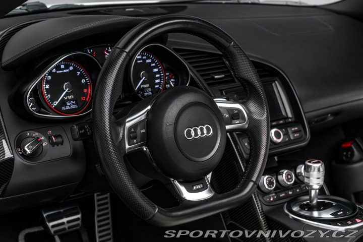 Audi R8 Akrapovič 2011