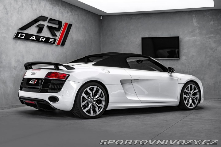 Audi R8 Akrapovič 2011