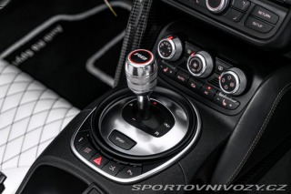 Audi R8 Akrapovič 2011