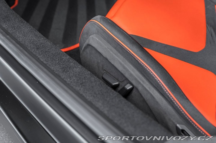 Lamborghini Revuelto  2024