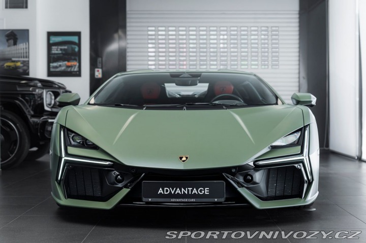 Lamborghini Revuelto 2024