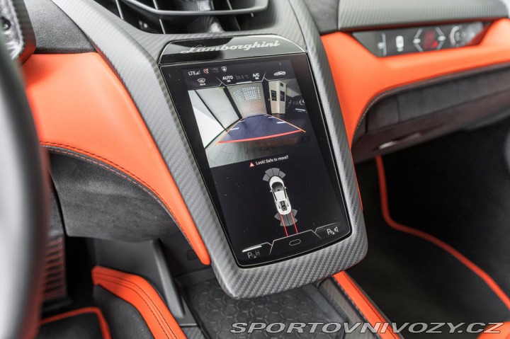 Lamborghini Revuelto  2024