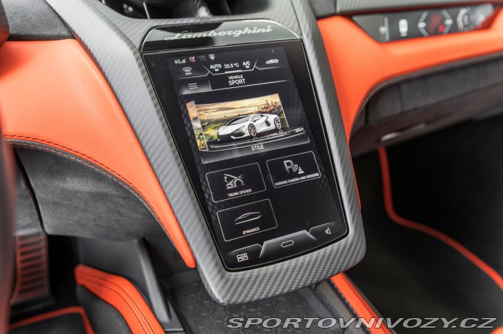 Lamborghini Revuelto  2024