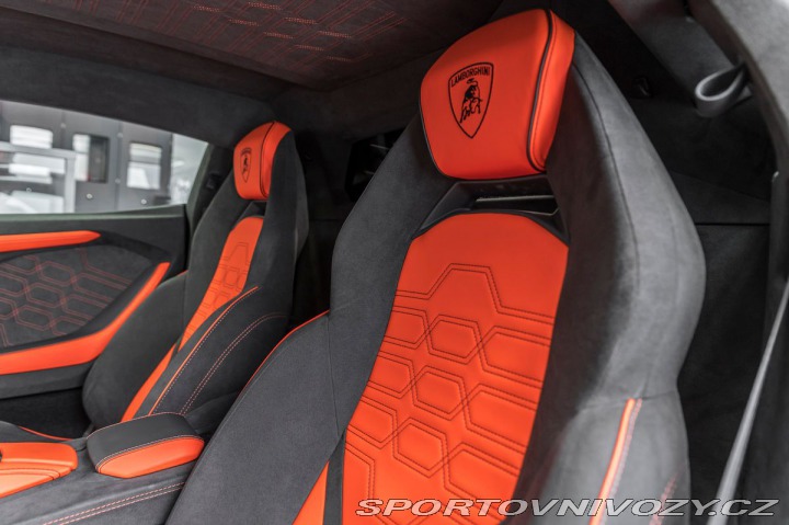 Lamborghini Revuelto 2024