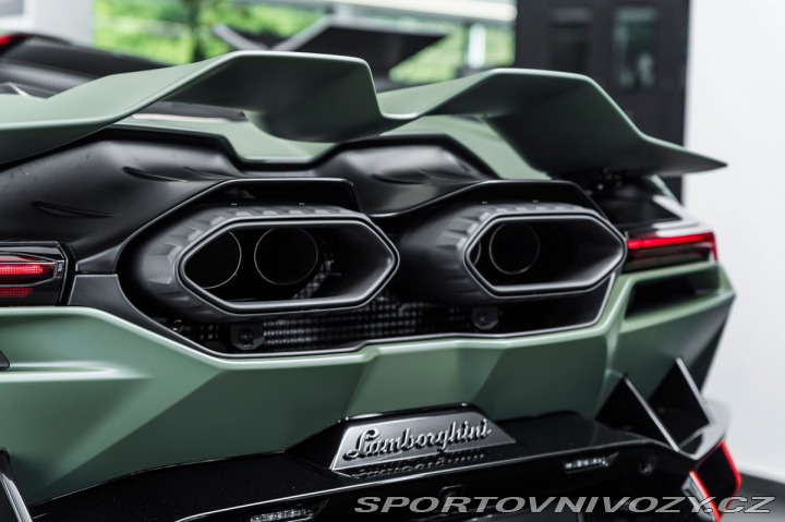 Lamborghini Revuelto 2024