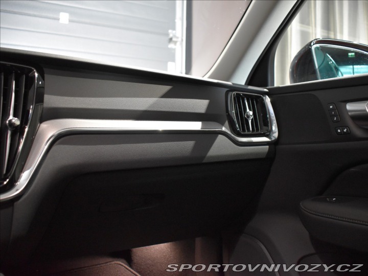 Volvo V60 2,0 T6 AWD Plus Dark 2025