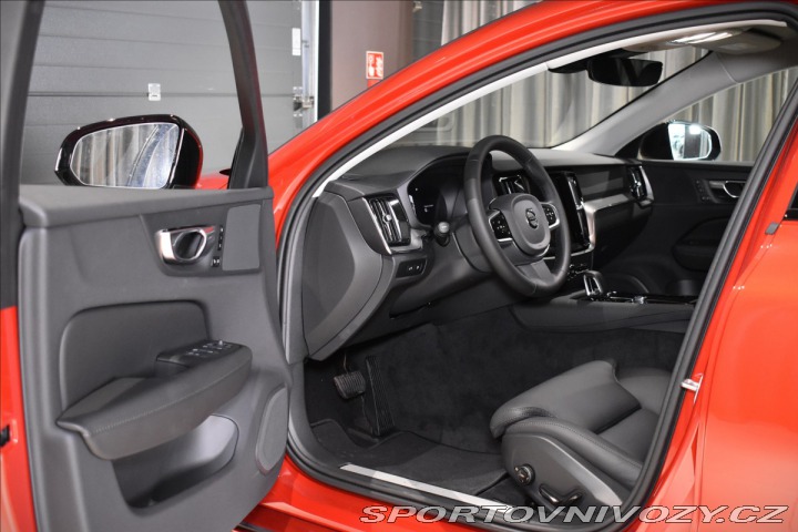 Volvo V60 2,0 T6 AWD Plus Dark 2025