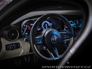 Alfa Romeo Giulia Manuál 1/269 2017