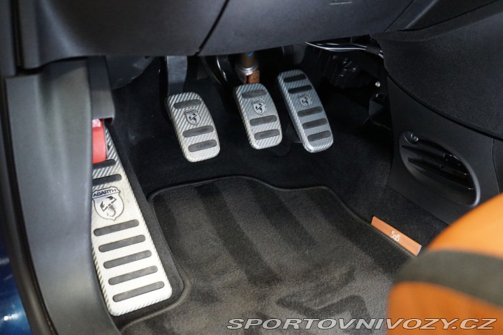 Abarth 500 C CABRIO ITALIA*AKRAPOVIC 2011