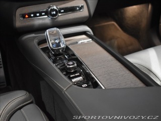 Volvo Ostatní modely XC90 2,0 T8 AWD B&W,Vzduch 2020