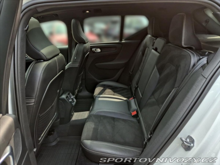 Volvo Ostatní modely XC40 0,0 RECHARGE TWIN PRO 4x4 2021