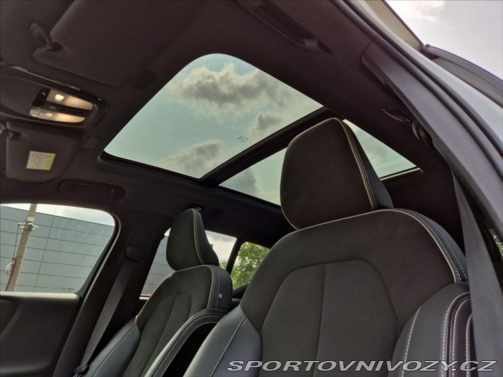 Volvo Ostatní modely XC40 0,0 RECHARGE TWIN PRO 4x4 2021