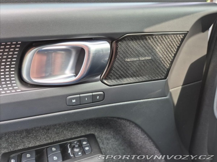 Volvo Ostatní modely XC40 0,0 RECHARGE TWIN PRO 4x4 2021