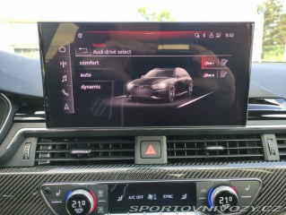 Audi RS4  2023
