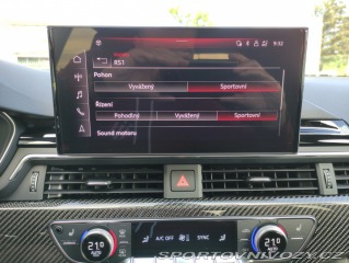 Audi RS4  2023