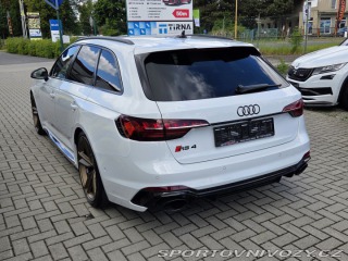 Audi RS4  2023