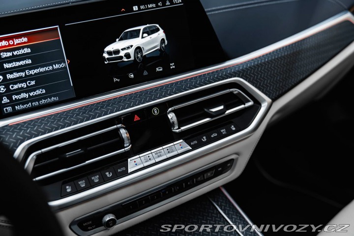 BMW X5 xDrive 40 i M Sport, Masá 2022