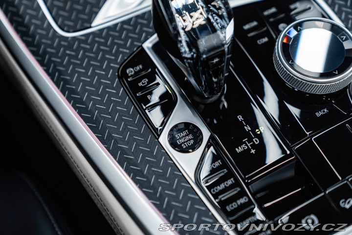 BMW X5 xDrive 40 i M Sport, Masá 2022