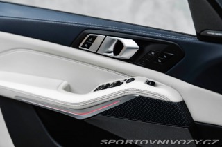BMW X5 xDrive 40 i M Sport, Masá 2022