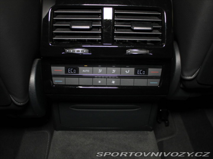 Volkswagen Ostatní modely Touareg 3,0 210kW R-Line VZDUCH T 2023