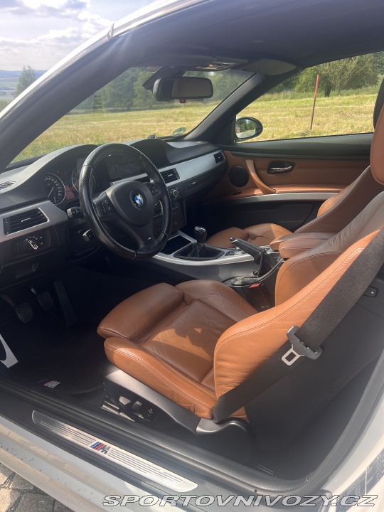 BMW 3 E93 325i 2009