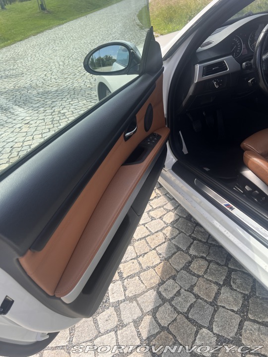 BMW 3 E93 325i 2009
