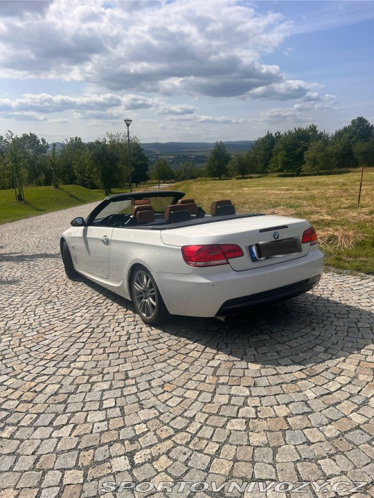 BMW 3 E93 325i 2009