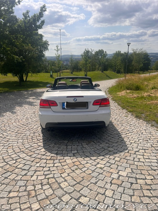 BMW 3 E93 325i 2009