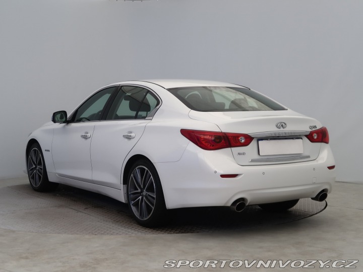 Infiniti Q50 Hybrid AWD 2014