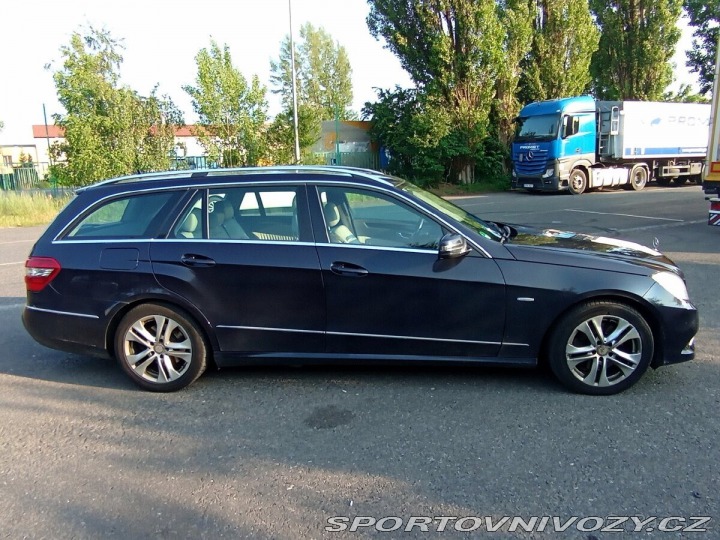 Mercedes-Benz E 3,0 4MATIC kombi, světl 2010