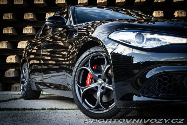 Alfa Romeo Giulia VELOCE Q4 /AJ NA SPLÁTKY 2020