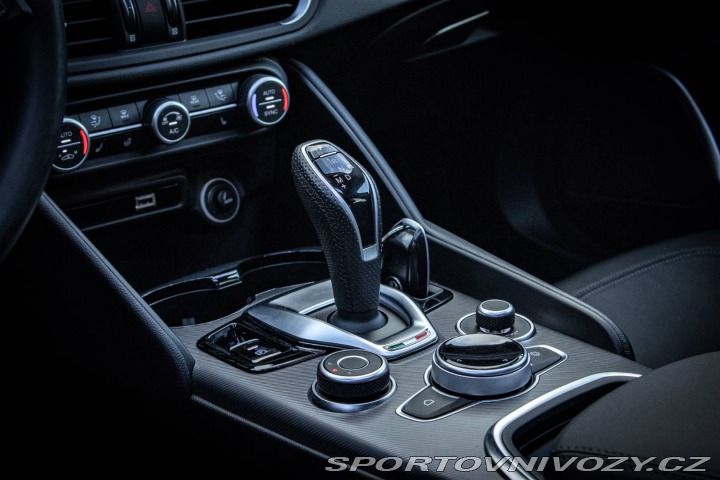 Alfa Romeo Giulia VELOCE Q4 /AJ NA SPLÁTKY 2020
