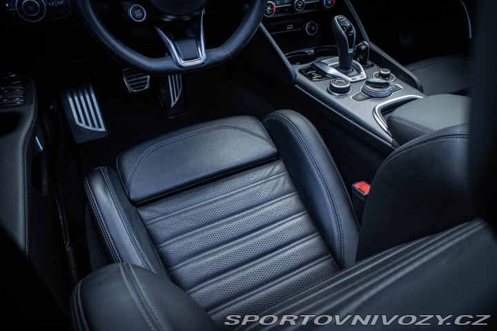 Alfa Romeo Giulia VELOCE Q4 /AJ NA SPLÁTKY 2020