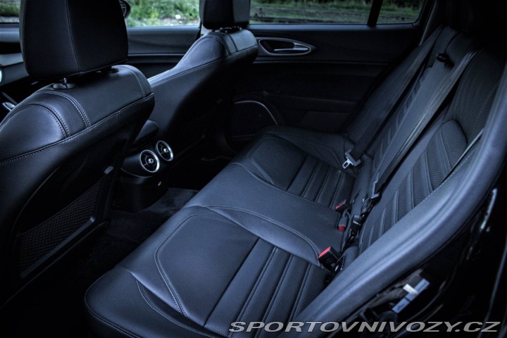 Alfa Romeo Giulia VELOCE Q4 /AJ NA SPLÁTKY 2020