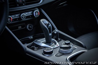 Alfa Romeo Giulia VELOCE Q4 /AJ NA SPLÁTKY 2020