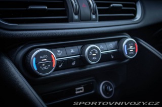 Alfa Romeo Giulia VELOCE Q4 /AJ NA SPLÁTKY 2020
